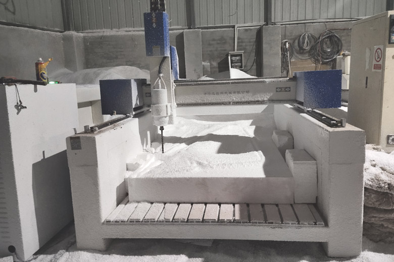 泡沫廠的泡沫雕塑機(jī)雕刻設(shè)備展示