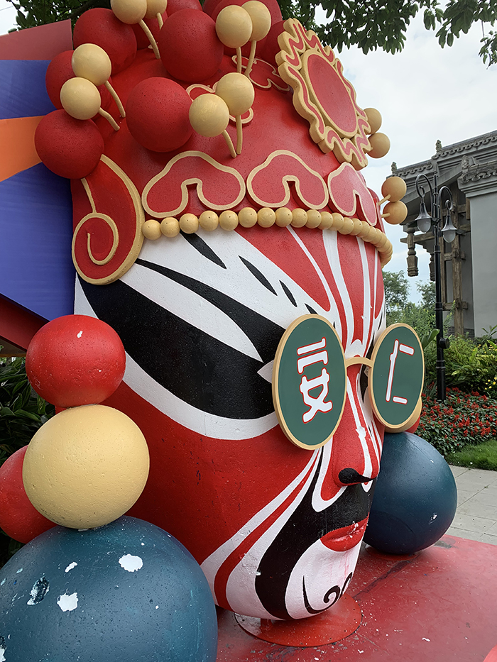 四川特色臉譜泡沫雕塑廣告