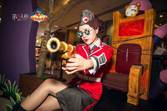 第五人格商場(chǎng)造景泡沫雕塑廣告